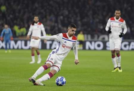 申花情况有点复杂 需尽快弥补法国后腰缺阵带来的损失.